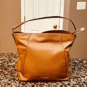 MICHAEL KORS Gorgeous Hobo Hand Bag. Very Classy for everyday use .